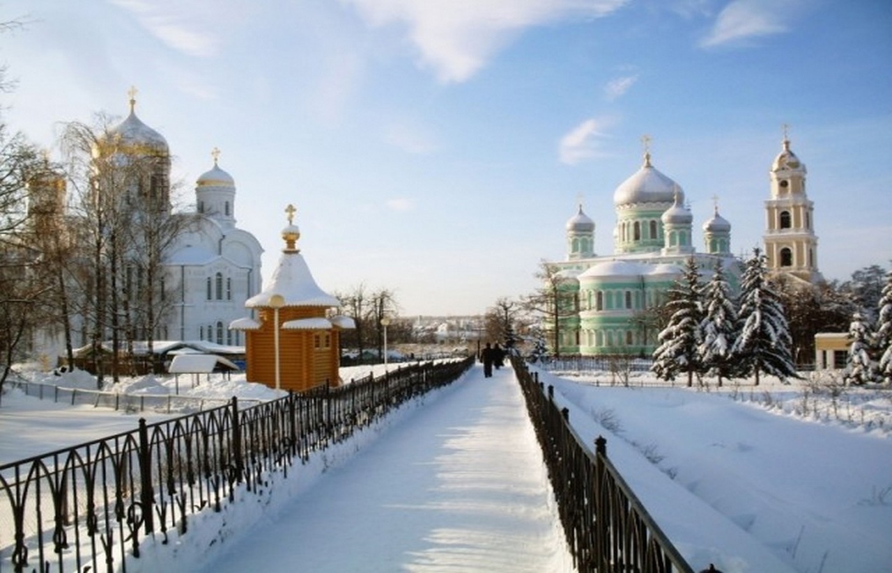 Муром в январе. Свято-Троицкий Серафимо-Дивеевский монастырь. Серафимо-Дивеевский монастырь зимой. Дивеево Муром монастырь. Дивеево Свято Троицкий Серафимо Дивеевский монастырь зима.